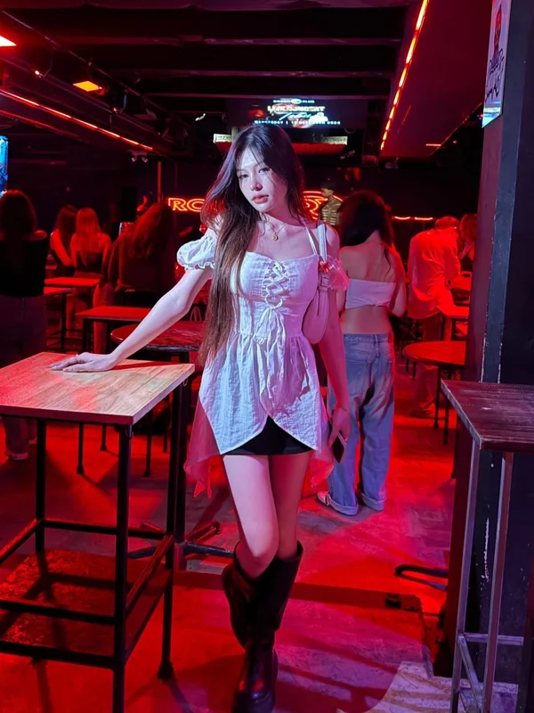 Pretty Tiktoker ภาพเดี่ยว